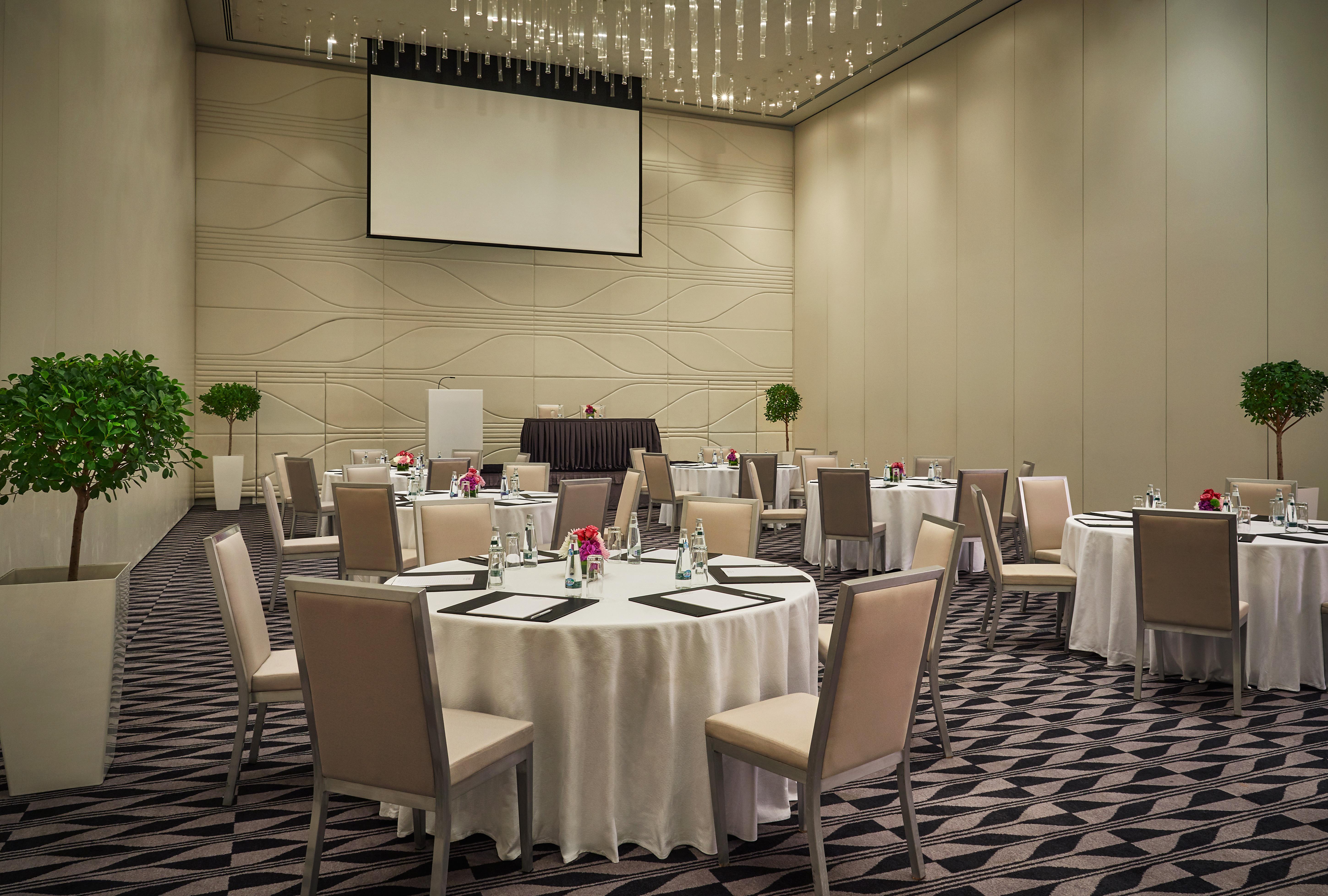 Отель W Abu Dhabi - Yas Island Ресторан фото